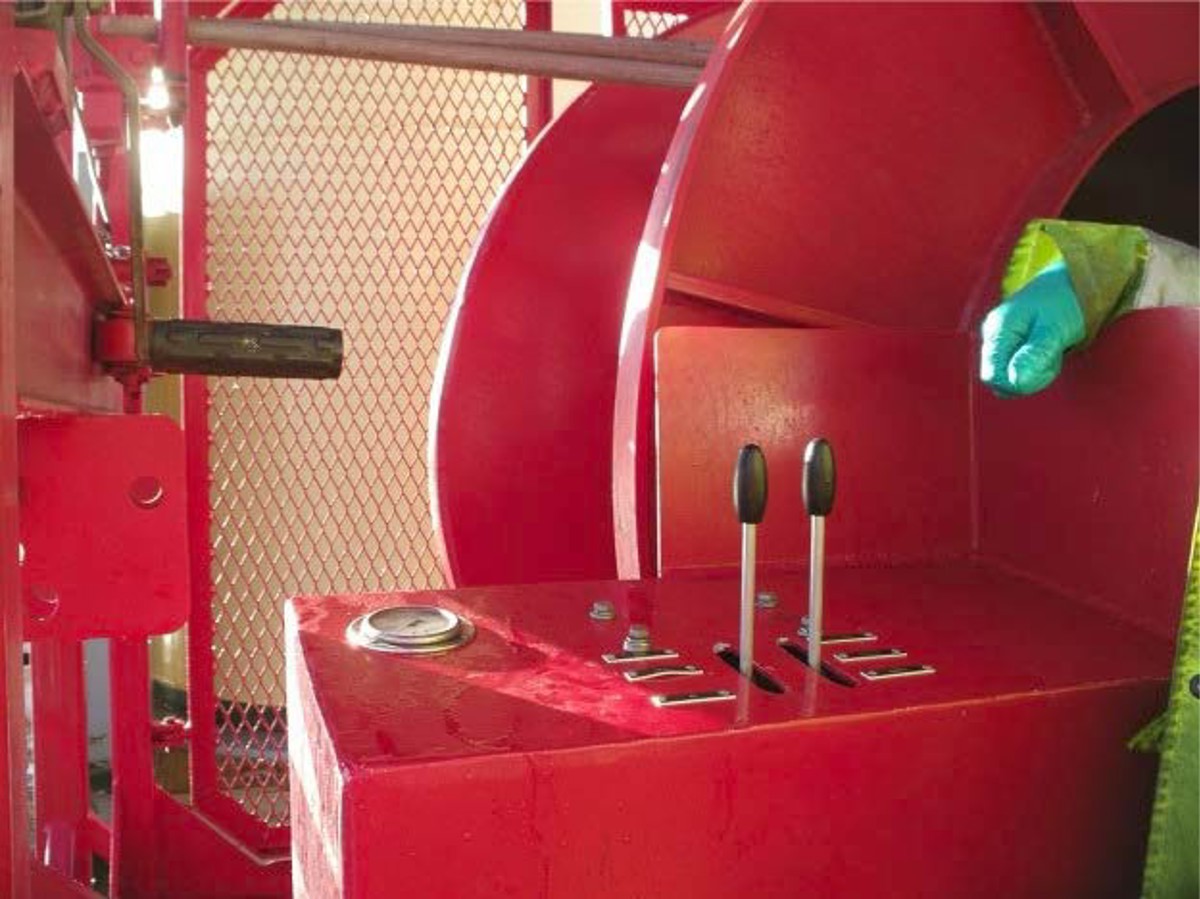 IMCA SF: First aid injury: Contact with spinning spooler arm Imcasf01 13 Image3 Spooler arm and hydraulic spooler controls where injured person was standing