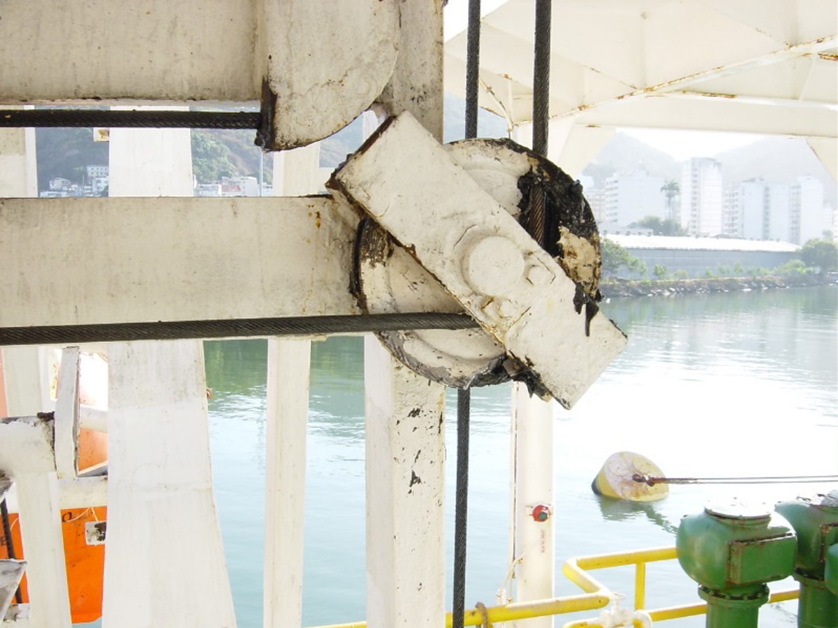 Falls wire trapped between the sheave face and bracket on the davit structure