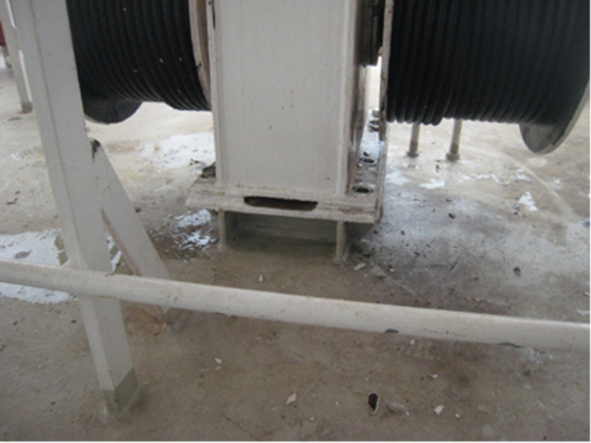 IMCA SF Near miss: corrosion-related failure of bolts used to secure lifeboat winches 1 Winch foundation plate assembly (with some failed bolts removed)