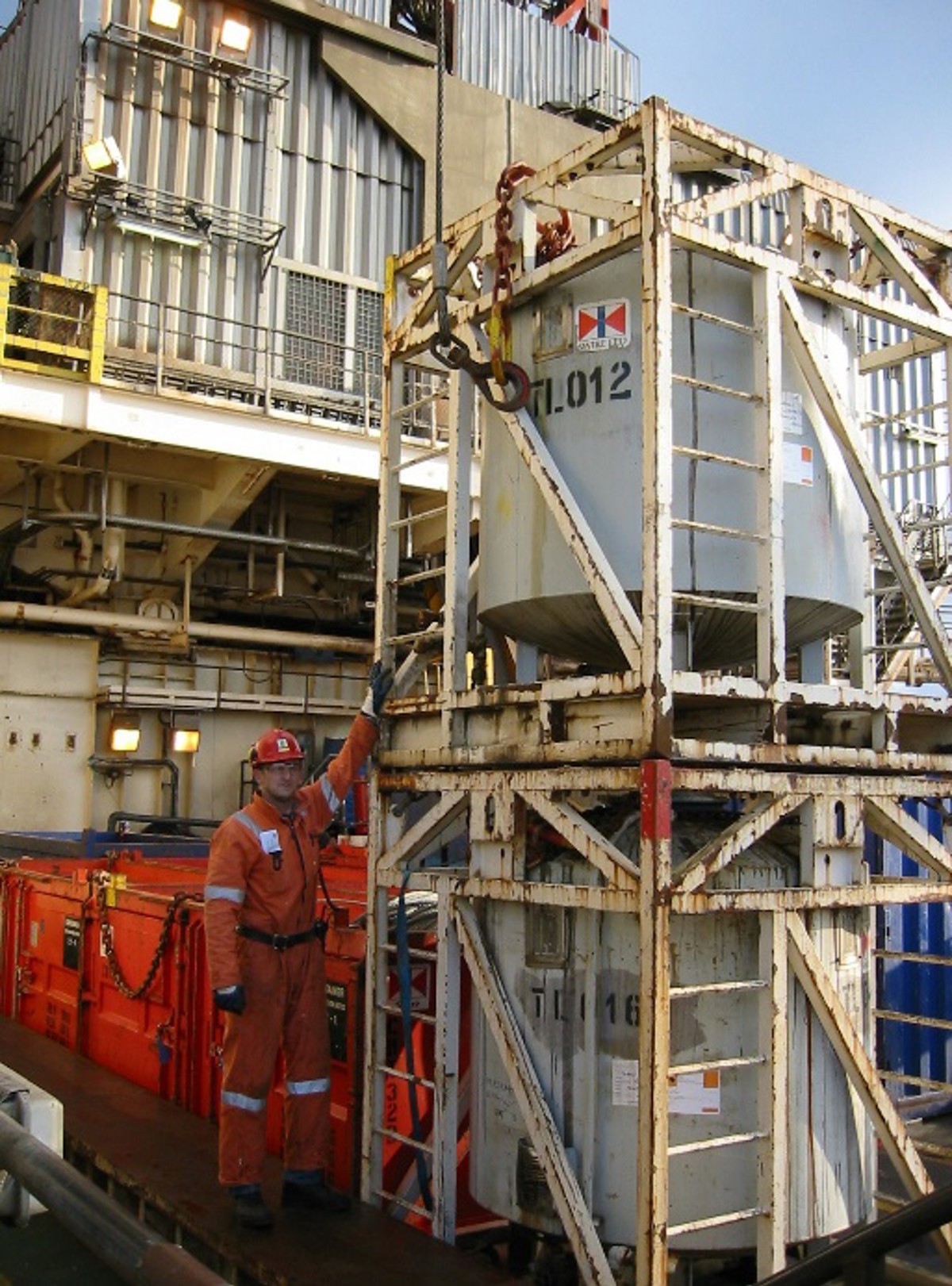 IMCA SF: Fatality during lifting operations Image1 (2) two chemical pods had been stacked to make room for arriving cargo