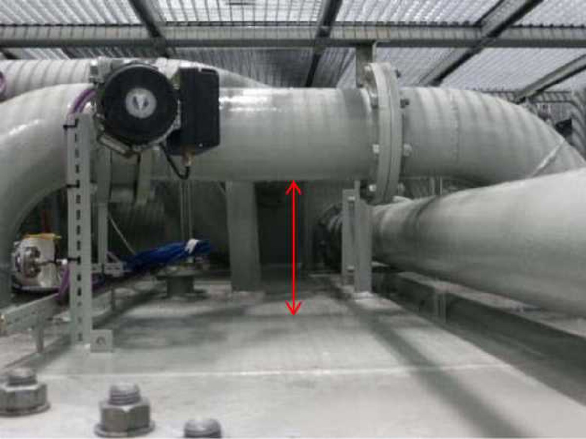 Area against which crewman was pushed by flow of water. NB height from deck to the pipe is approximately 0.35 m (red arrow)
