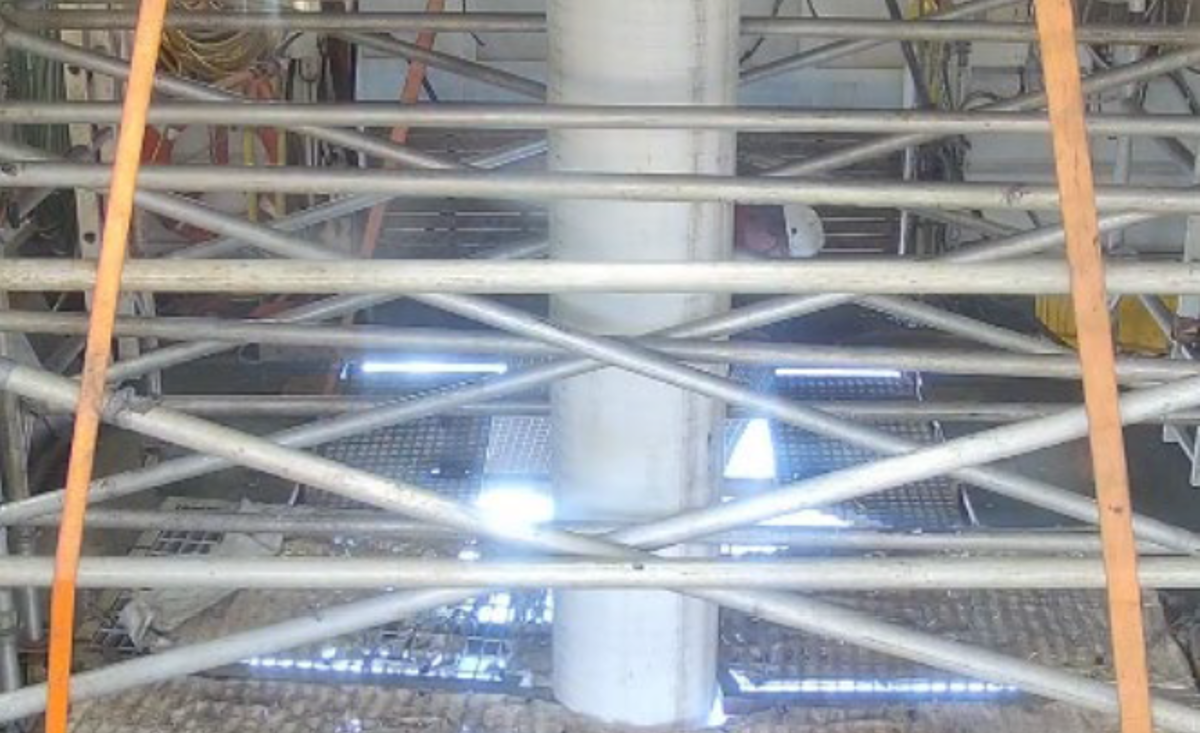 Fall Grating Near miss: dislodged grating with potential fall to sea