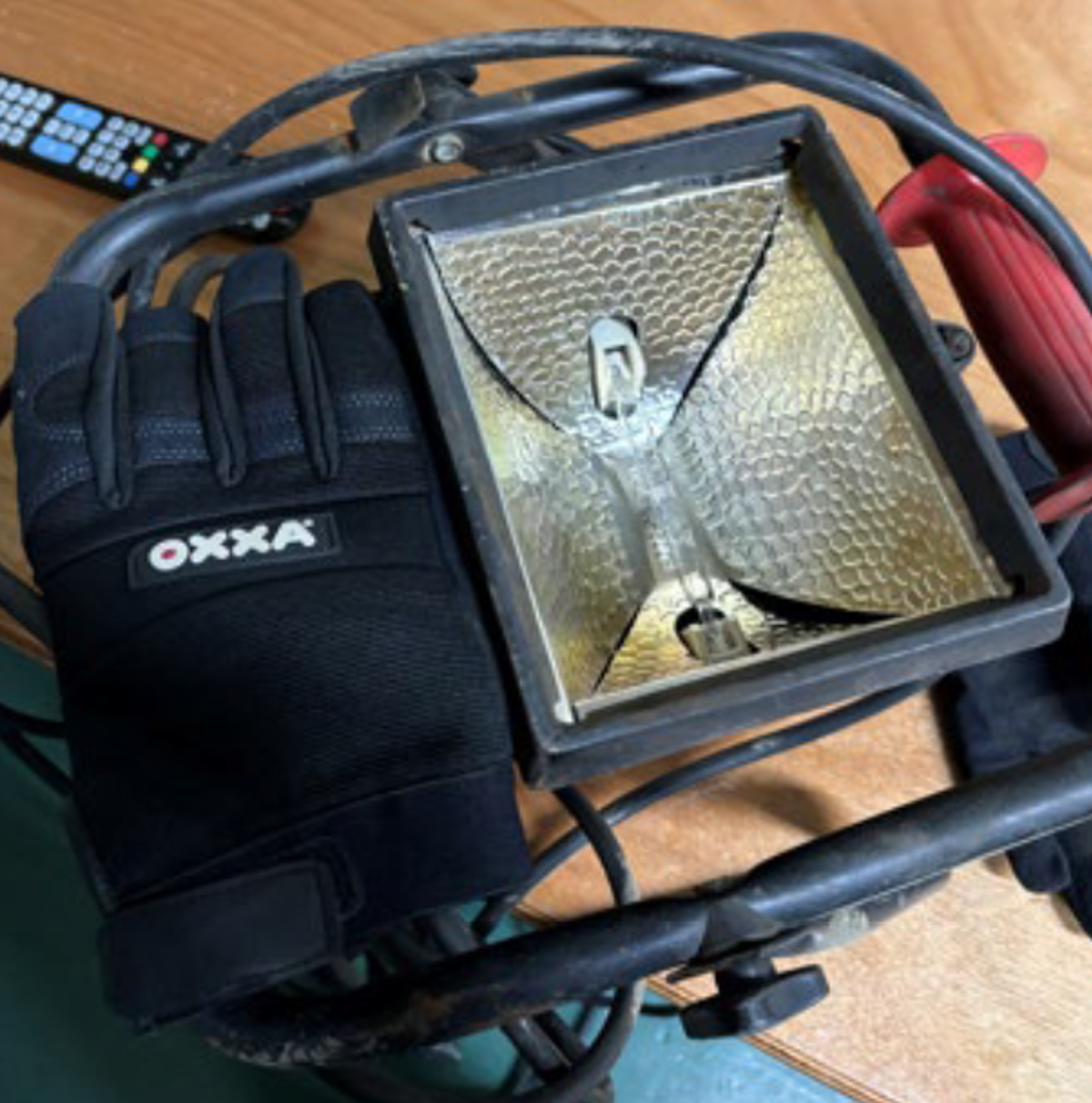 Dropped halogen lamp caused small fire