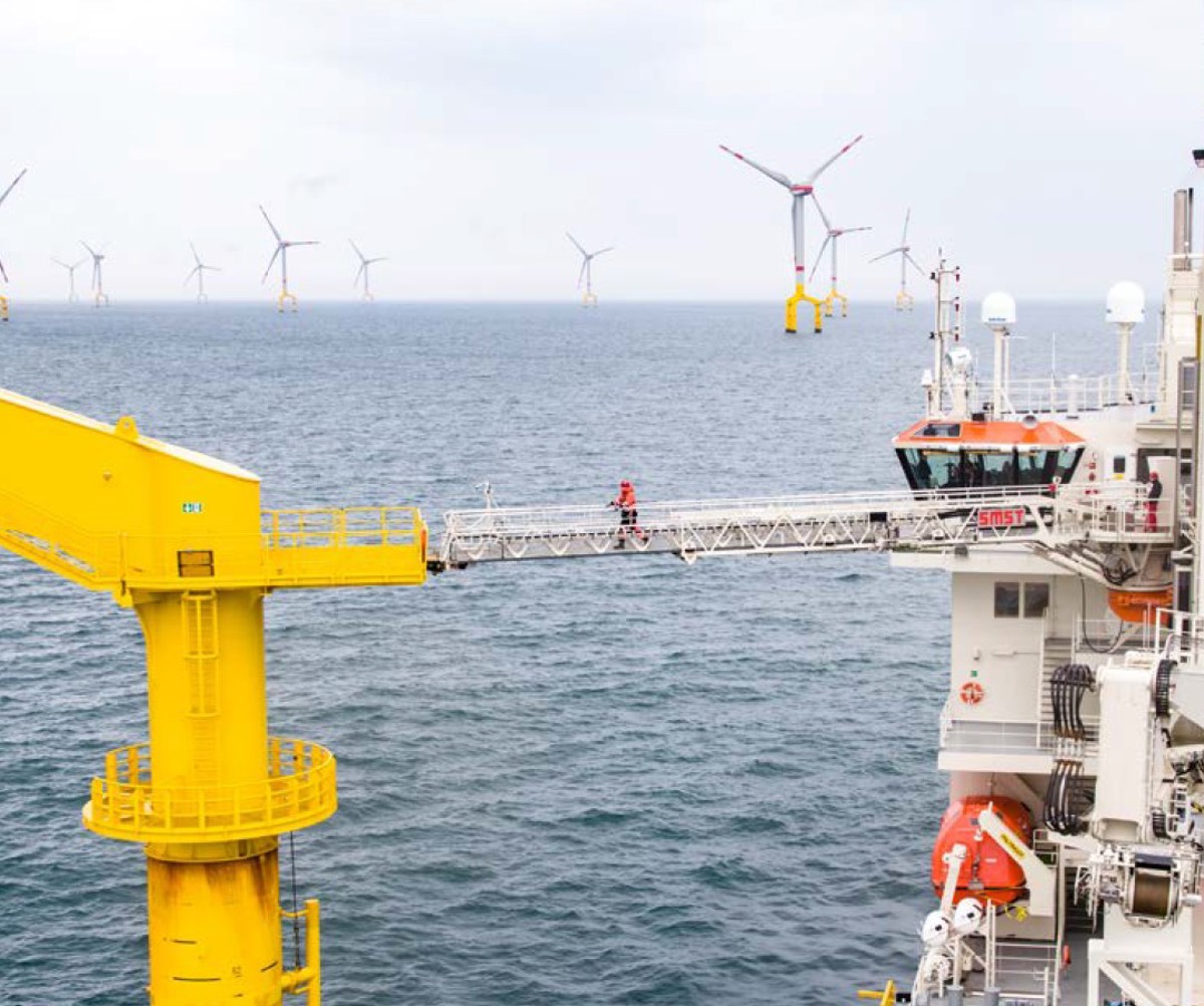 IMCA SF Near miss: Vessel approach to wind turbine tower Transferring from vessel to turbine