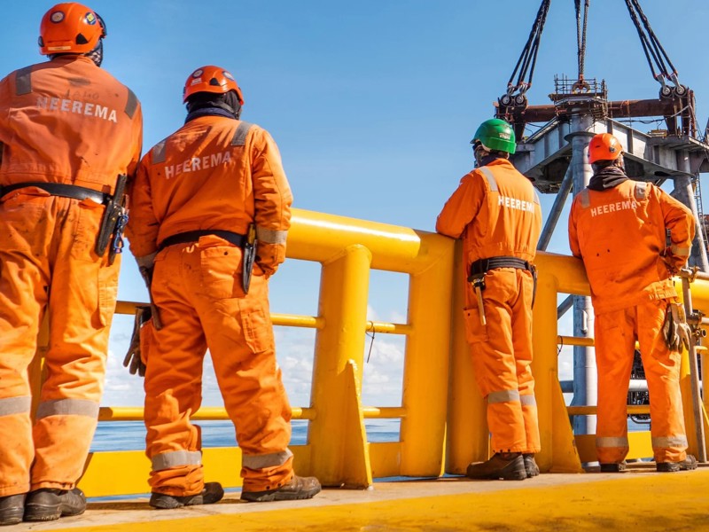 Photo Of Workers Heerema 5 Crop Photo Of Workers Heerema 5 Crop