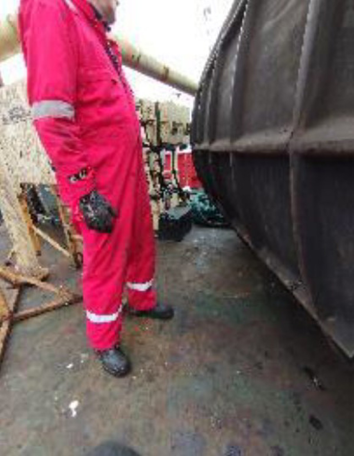 Post-incident re-enactment - where the person stood at time of the incident • Human factors and risk perception - the injured person did not wait for the Yokoyama fender to stabilise before going into the line of fire. The incident occurred very fast; there was no time for the other members of the team to react and intervene.