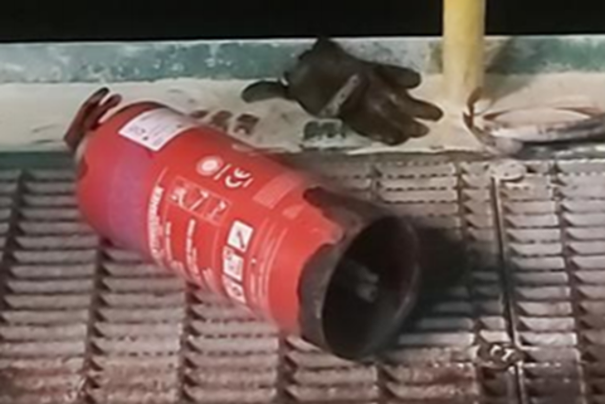 IMCA SF Fatality – explosive failure of corroded fire extinguisher Picture1 Base of the extinguisher was badly corroded