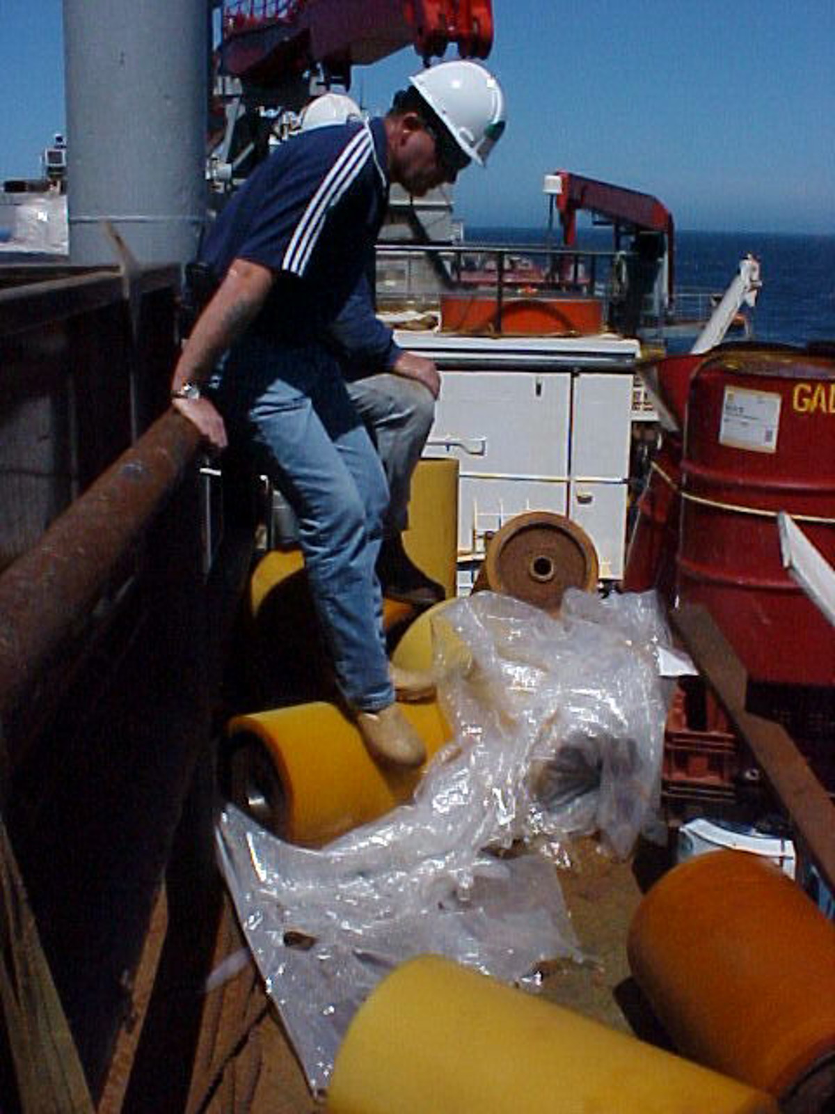 IMCA SF Near-miss incident involving insecure load 2 dropped load