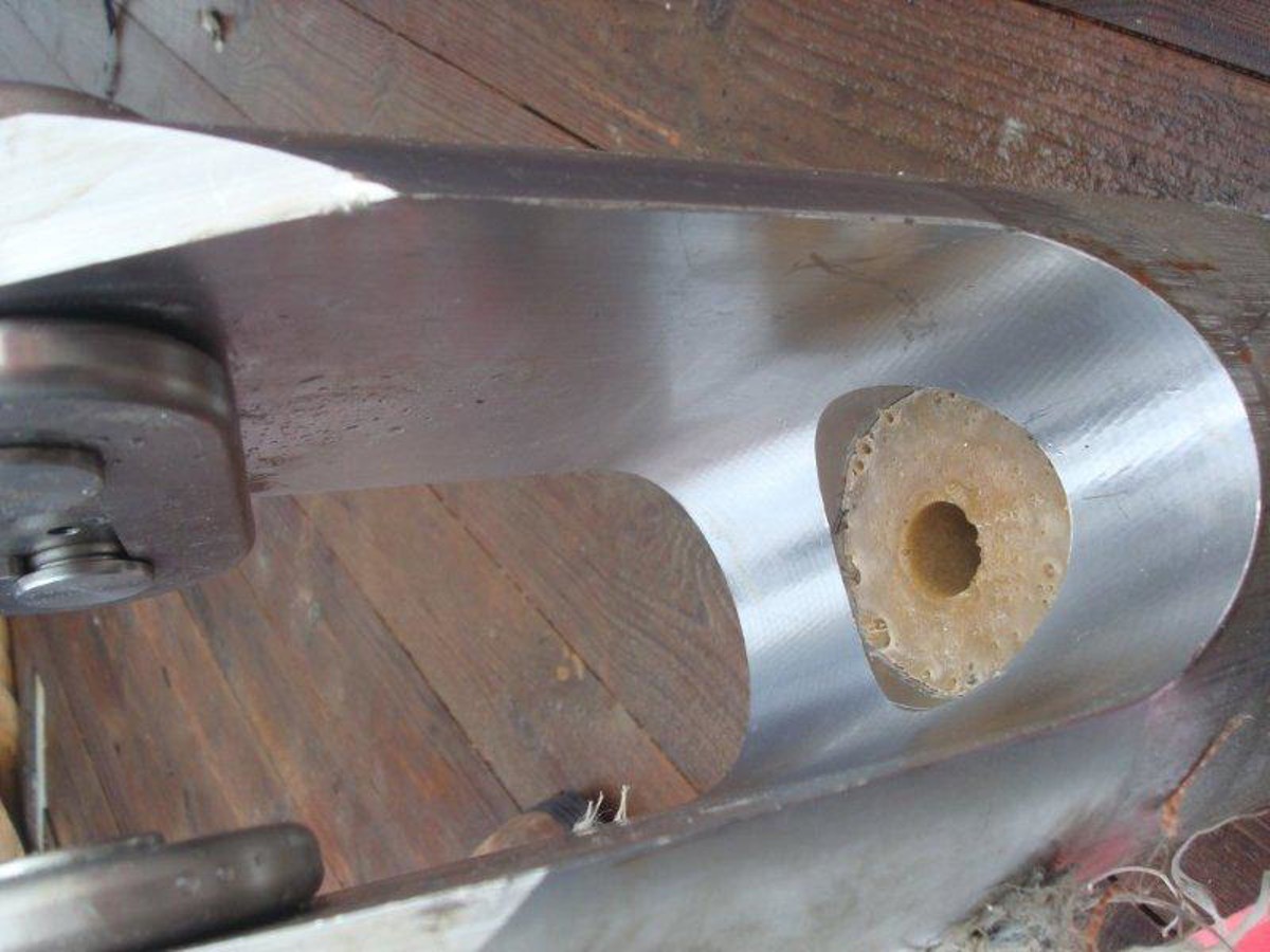 IMCA SF: Loss of ROV after umbilical termination failure and damage to ROV during recovery Image5 (5) sharp edges on bullet