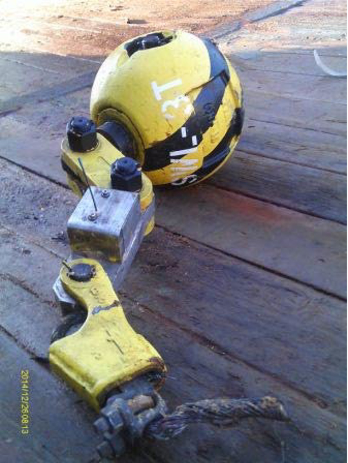 IMCA SF Dropped object near-miss: Falling crane block 2 Crane block that fell