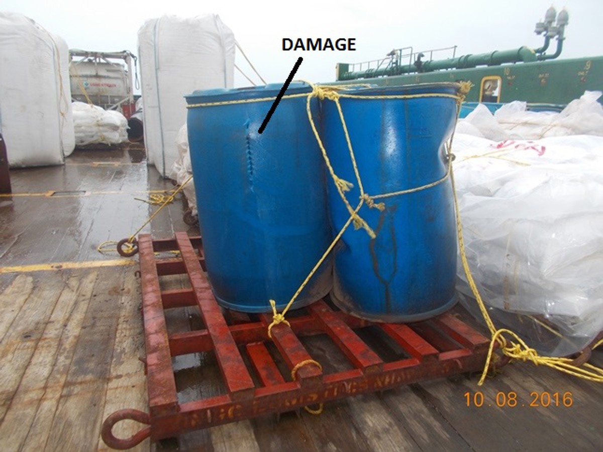 IMCA SF Spilt acid during lifting operations Damaged drums