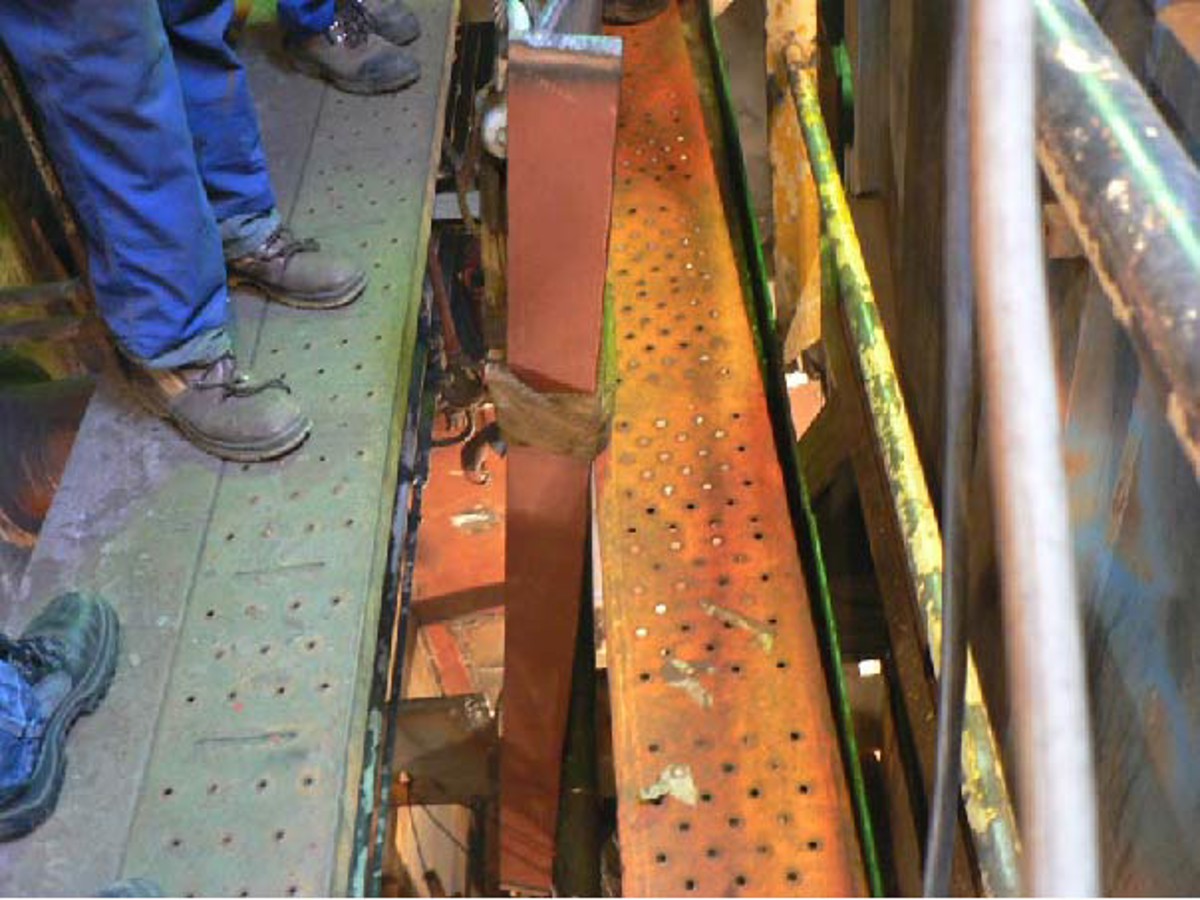 IMCA SF Fatality: struck down by falling object during lifting operation 1 Beam being lowered into ballast space (re-enactment)