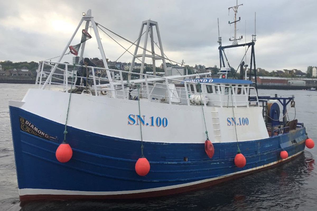 IMCA SF MAIB: Flooding, capsize and foundering of small vessel after issues with towing wires