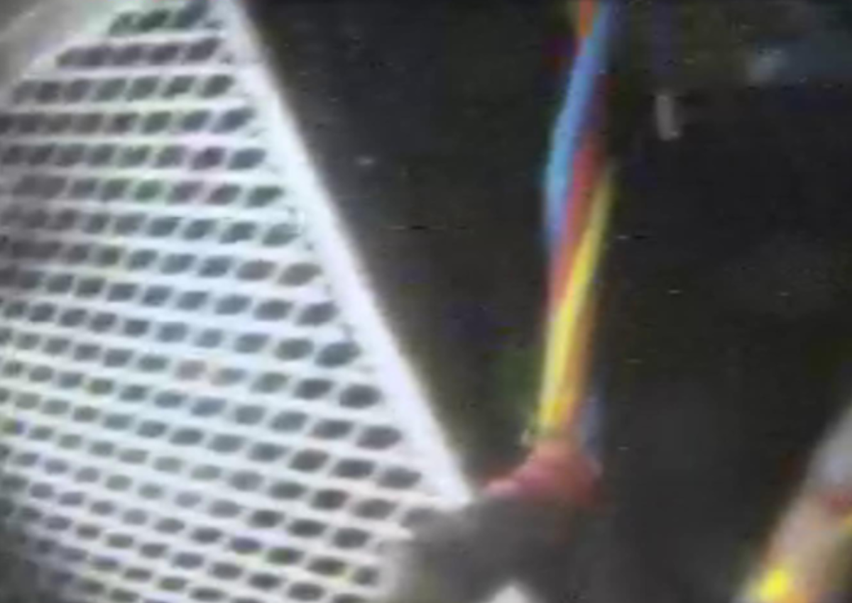 Subsea camera still of twisted umbilical During a diver recovery drill, a contracted subsea company encountered significant issues that led to the standby  diver momentarily losing his main air supply. This restriction in the air supply resulted in the diver going on bailout  and the drill being aborted. Both divers were safely recovered to the surface.