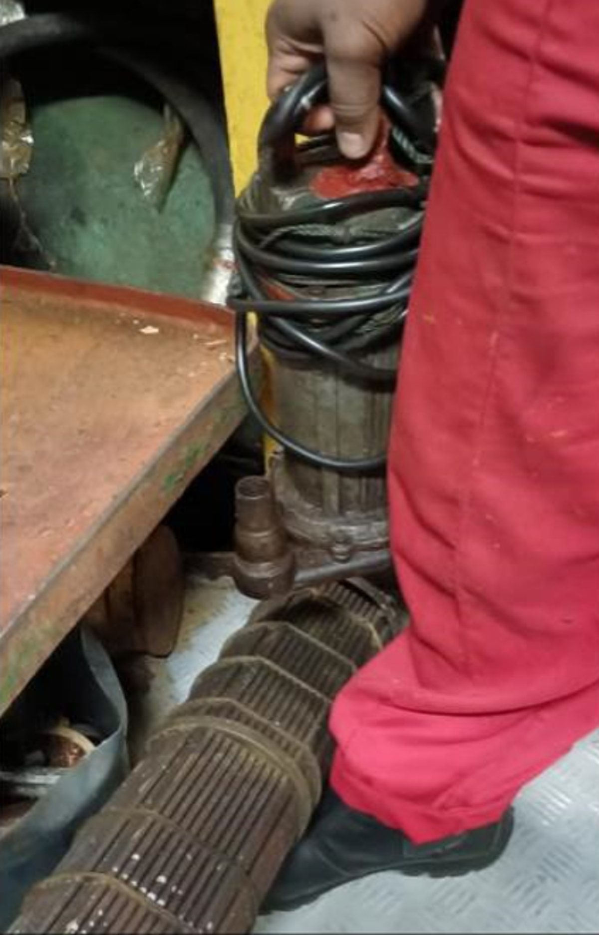 IMCA SF Equipment fell on someone’s leg causing injury 1 Equipment fell on someone’s leg causing injury