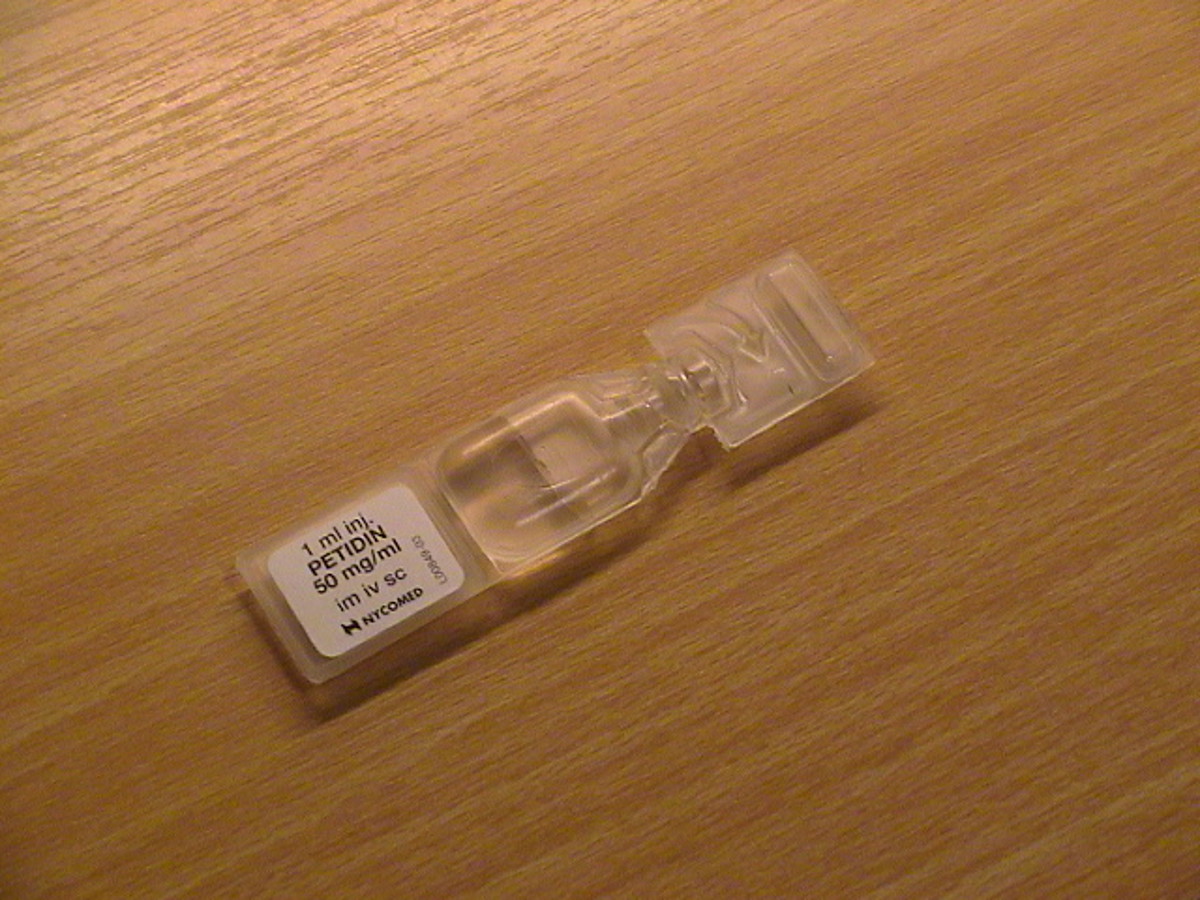 Plastic ampoule containing drug