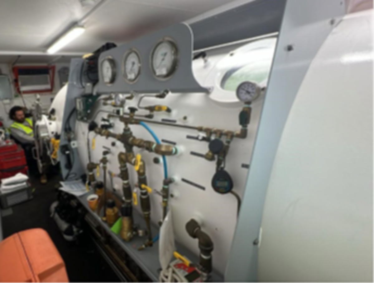 IMCA SF: Dive chamber procedures and operations 1 Outer and Inner lock - Dive chamber