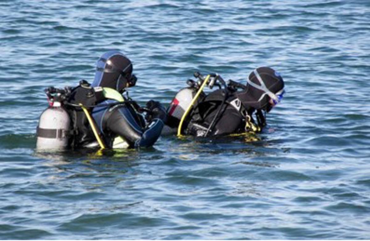 Recreational diving instructor dies during dive when valve comes loose from diving cylinder and fatally hits instructor During a dive, the valve came loose from the diving cylinder and fatally hit the diving instructor; a cylinder with internal thread G3/4 was used, which was fitted with a valve with external thread M25x2