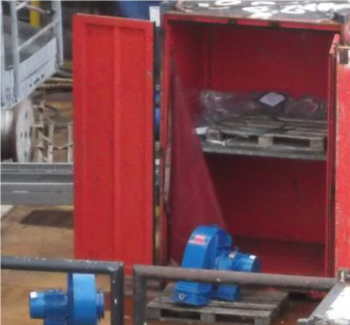 An unsecured motor in a cargo carrying unit (CCU) fell to deck as it was being secured
