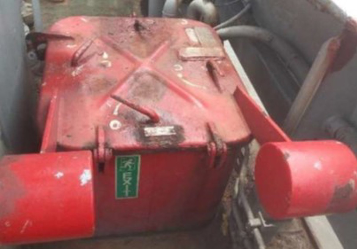 IMCA SF Stuck emergency hatch freed image 1 Escape hatch rusted closed