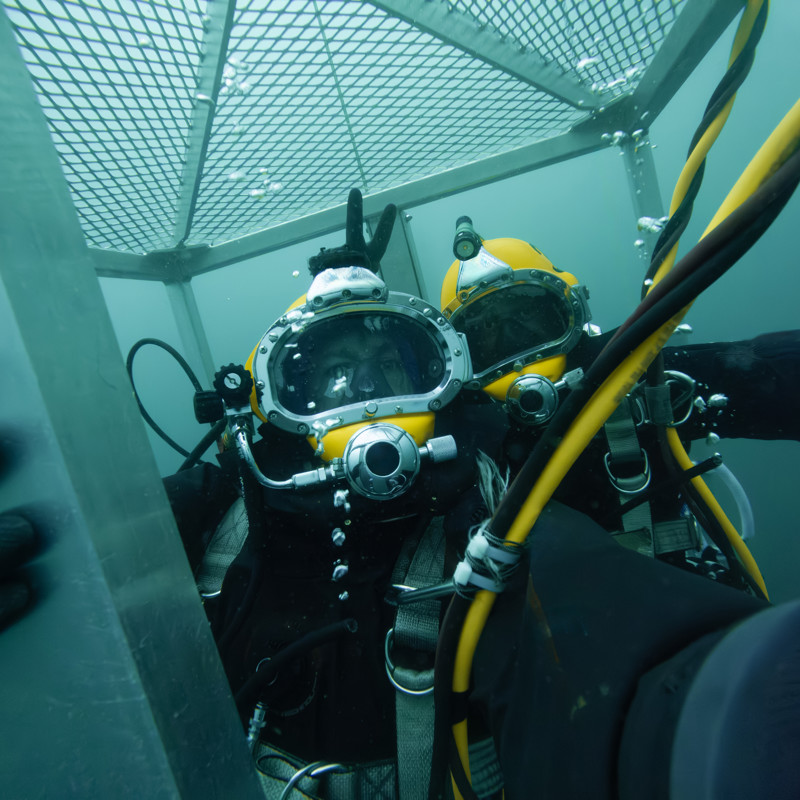 Commercial Diver 28 (Dreamstime)
