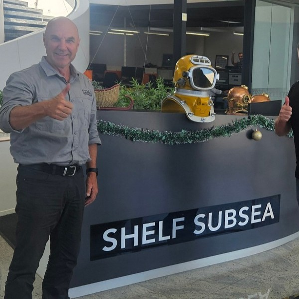 Shelf Subsea Alan Strong (l), owner and managing director of Commercial Diving Academy and Peter Evans (r), Managing Director at Shelf Subsea Australia