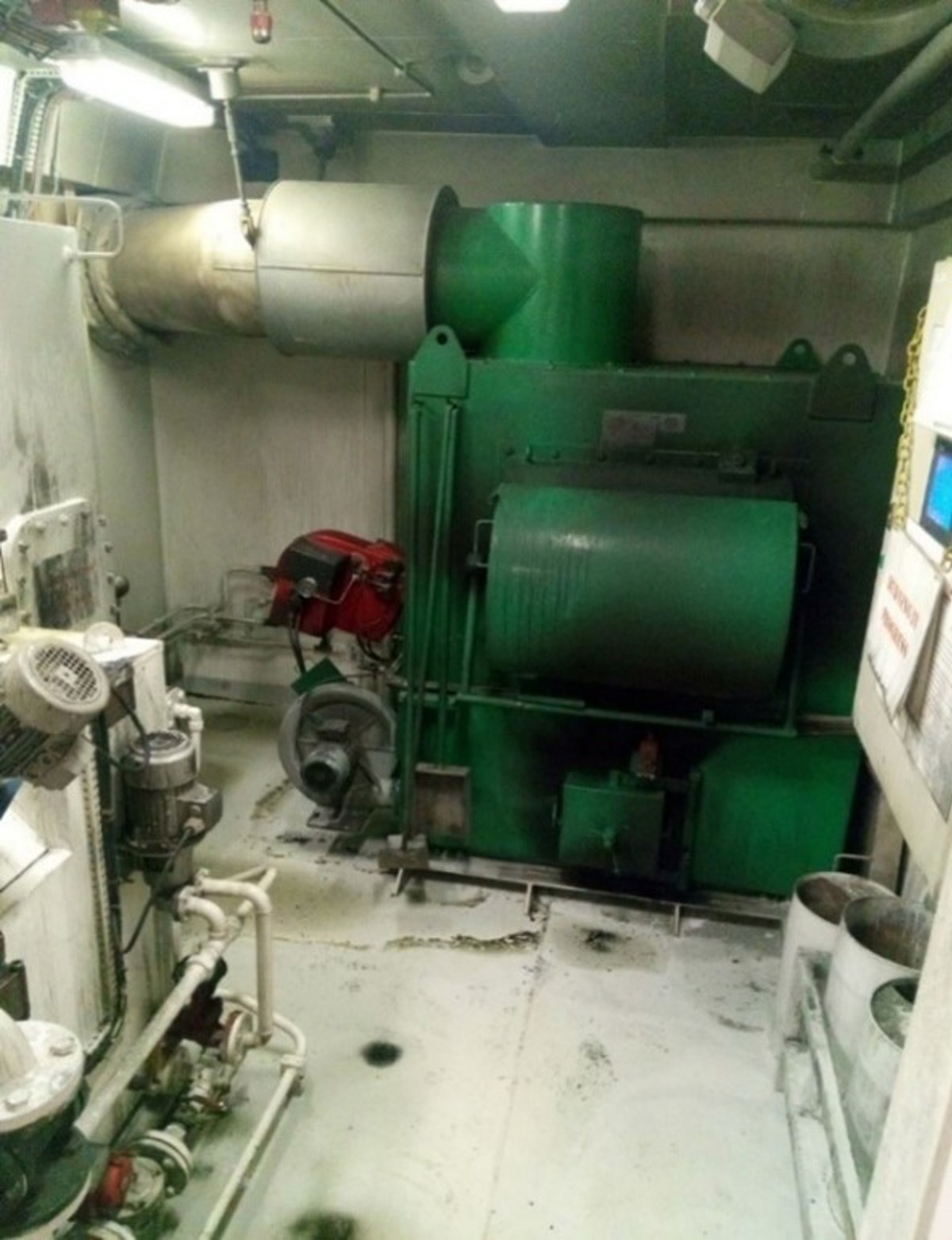 IMCA SF 32/20: Fires and fire risks on vessels Sf3220 11 Fire fighters found the exhaust fan motor from the incinerator on fire