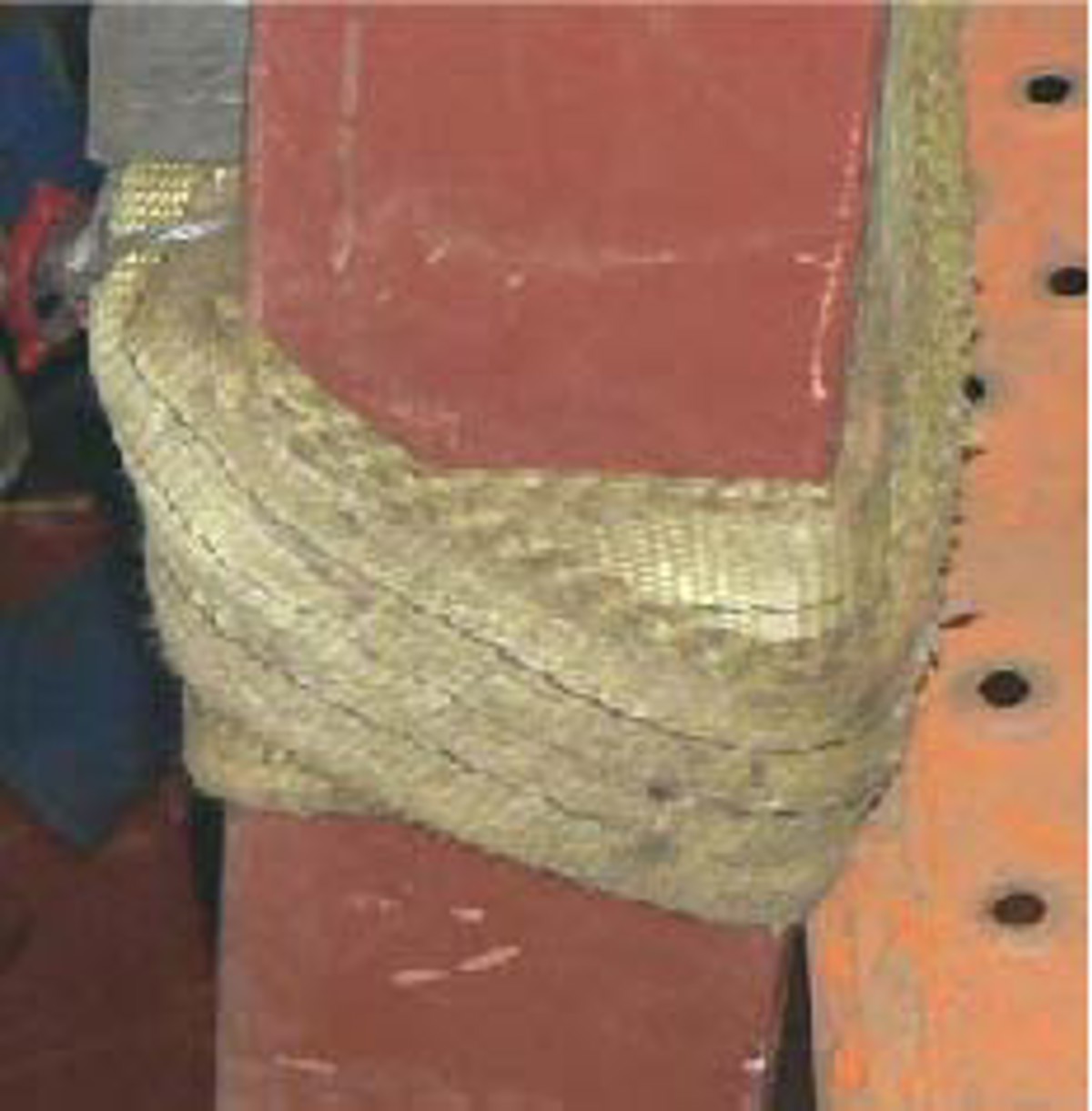 IMCA SF Fatality: struck down by falling object during lifting operation 2 Detail of webbing strop getting caught
