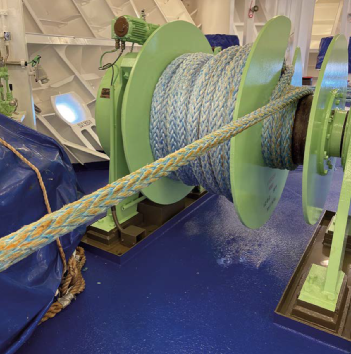 Mooring rope around winch drum