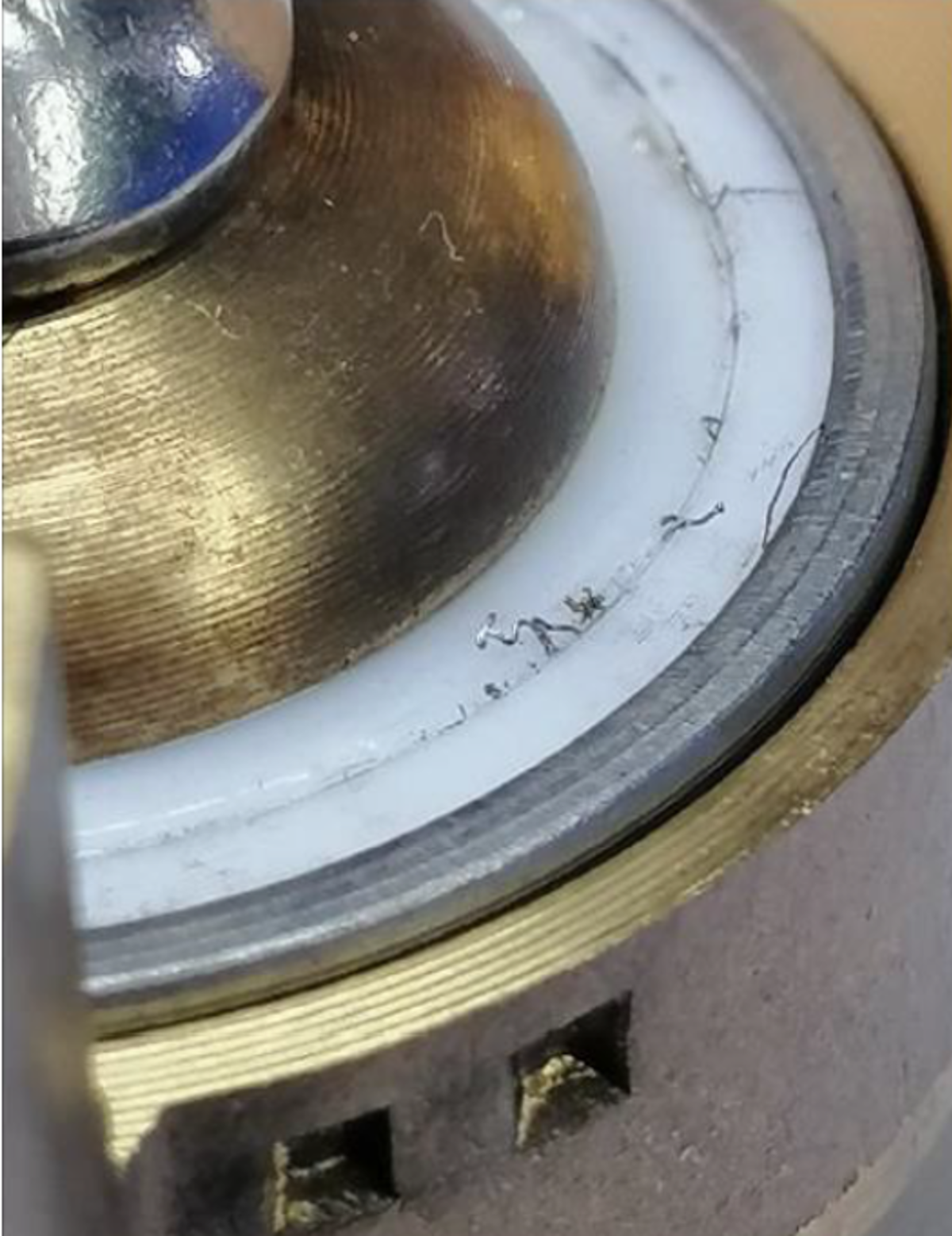 IMCA 27/23 2 Failure of proportional valve in saturation chamber control 1 Debris was found in the valve seat