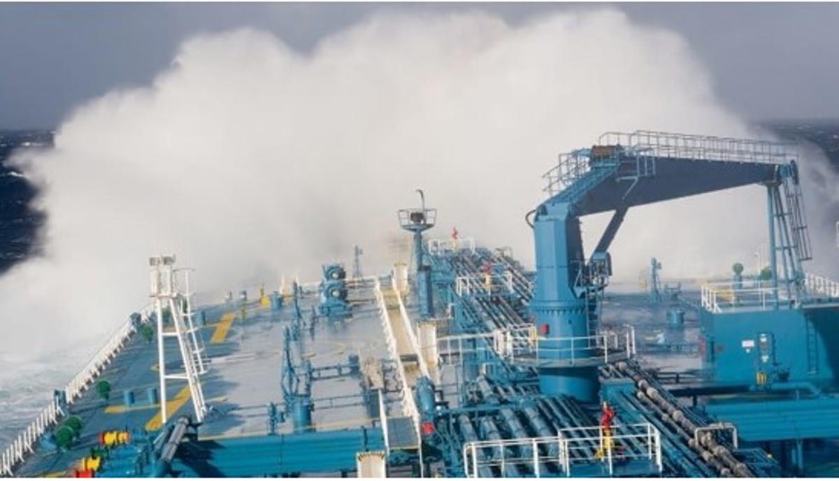 IMCA SF BSEE/USCG: Dealing with extreme weather events Photo of vessel dealing with extreme weather