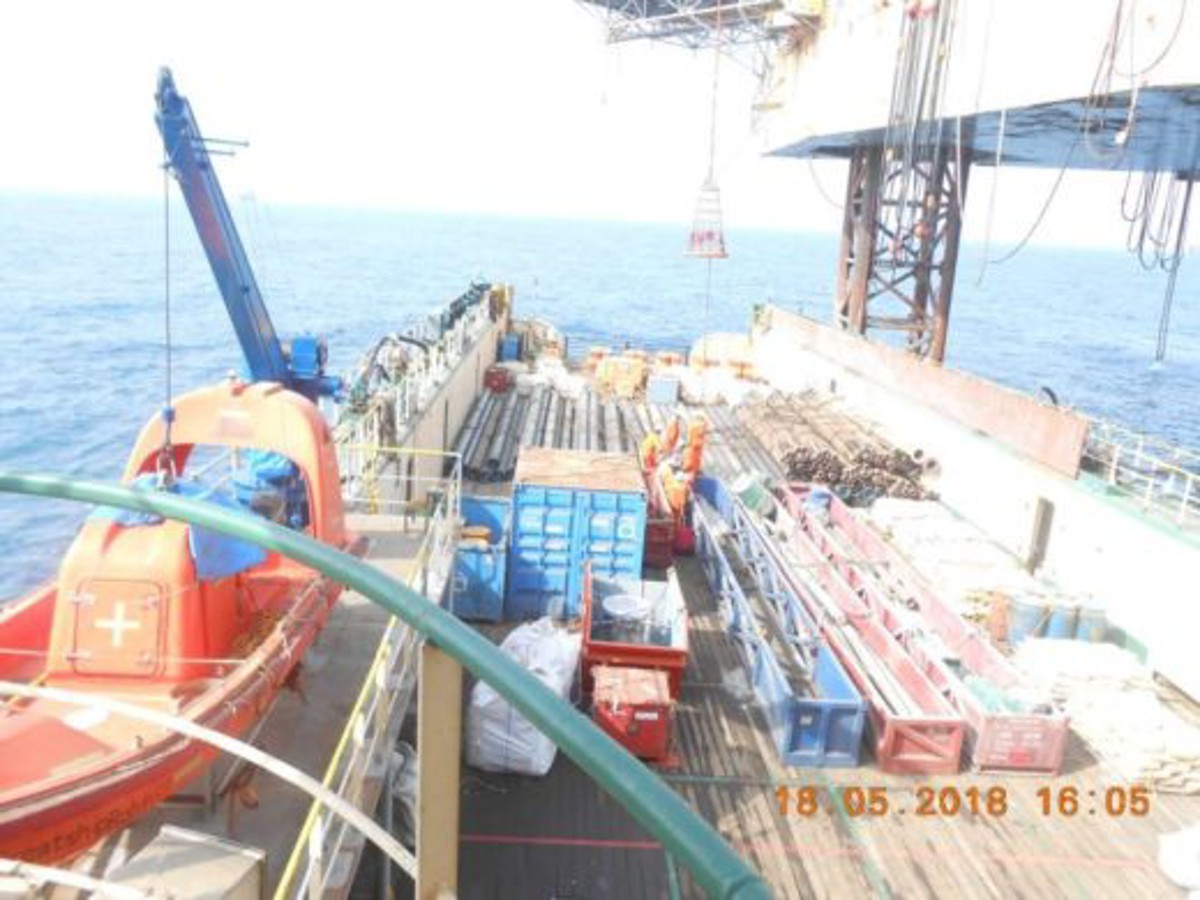 A vessel was delivering drill pipe casings to a jack-up rig