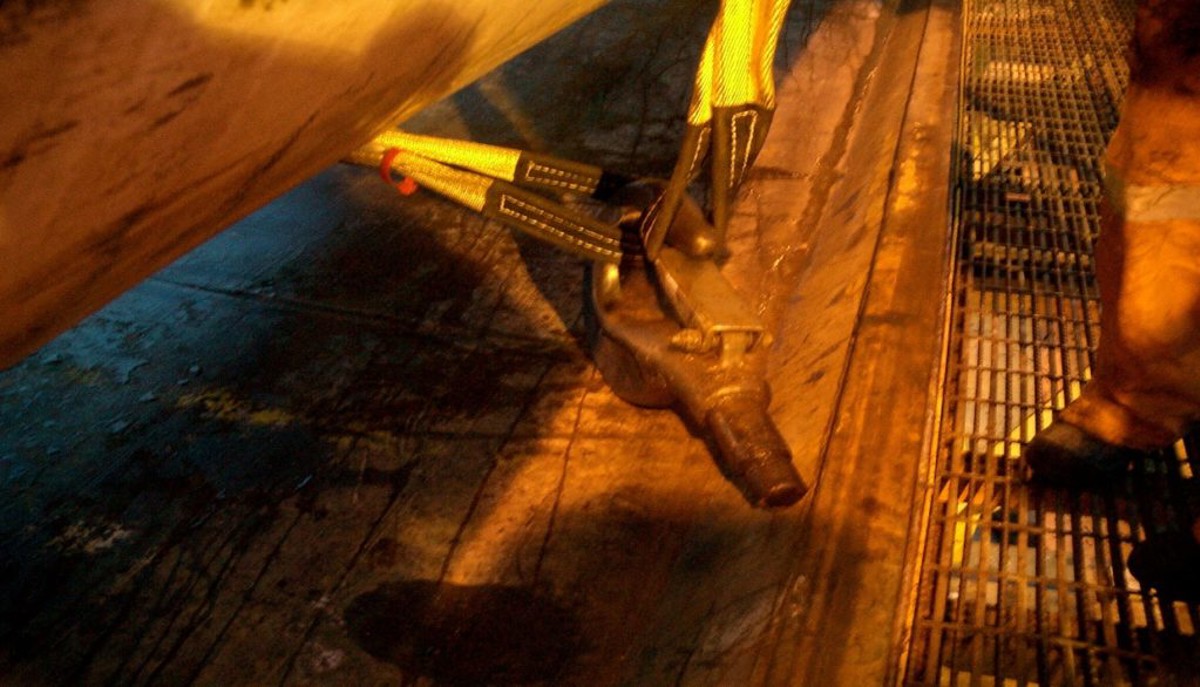 Load dropped by crane