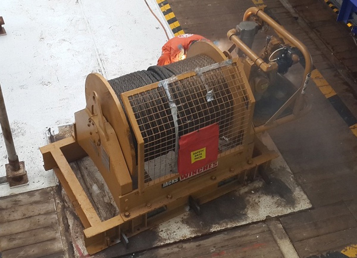The rental winch installed before the incident