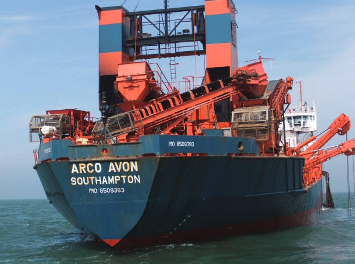 IMCA SF Fatal engine room fire on suction dredger Arco Avon Vessel Arco Avon