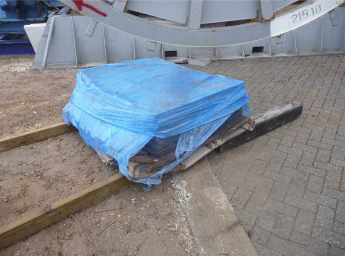 IMCA SF: Failure of pallet lifters Imcasf14 11 Image13 pallet of steel plate for loading