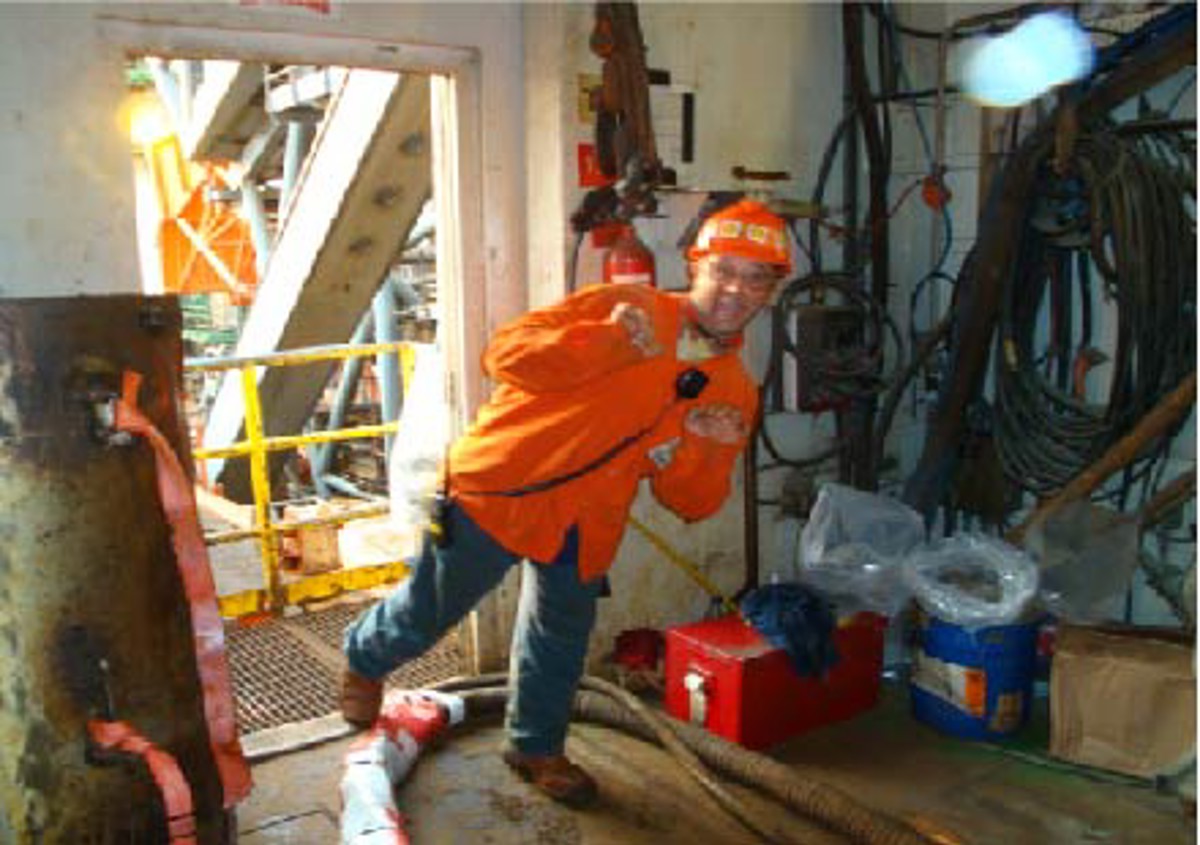 IMCA SF: Hand injury caused when worker tripped over hazard Imca sf 04 09 Image4 Worker tripping over hazard (re-enactment)