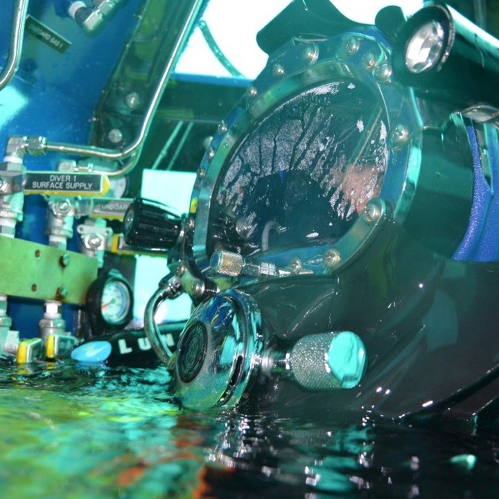 A photo of a diving helmet