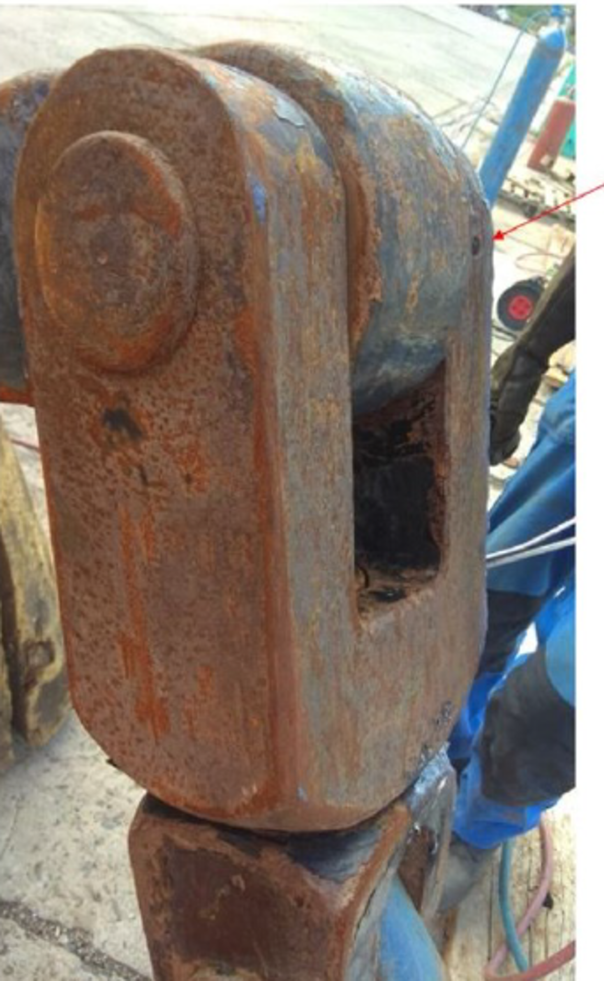 it was discovered that the safety pin in the anchor's swivel shackle was absent