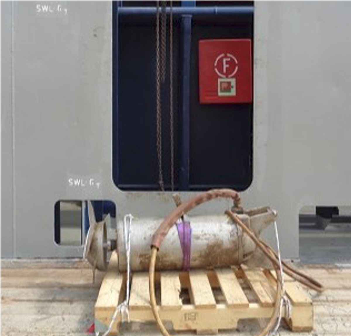 IMCA SF Injury sustained during manual handling of sharp object 1 Mud agitator on pallet