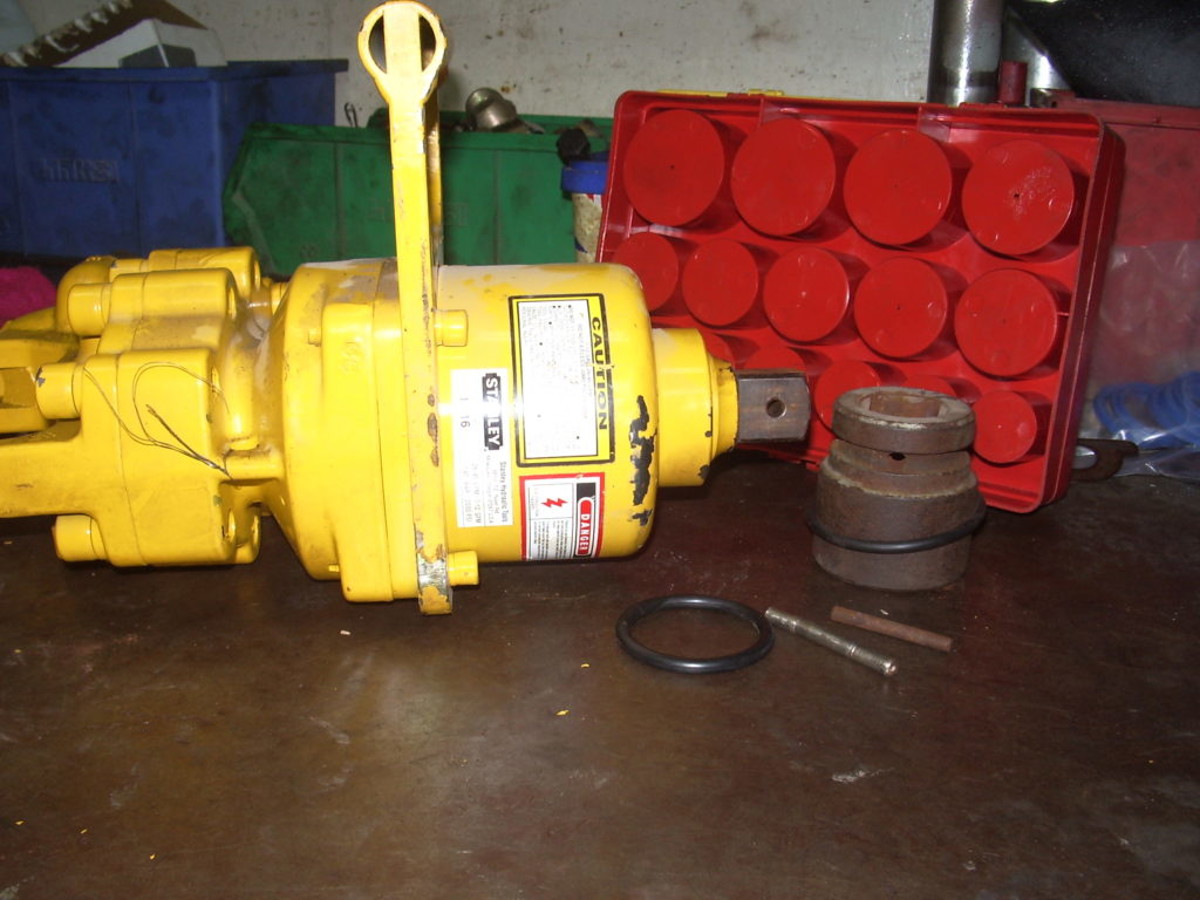 IMCA SF: Hand injury while using hydraulic impact wrench Image4 1024X768 correct size and length of retaining pin to secure the socket