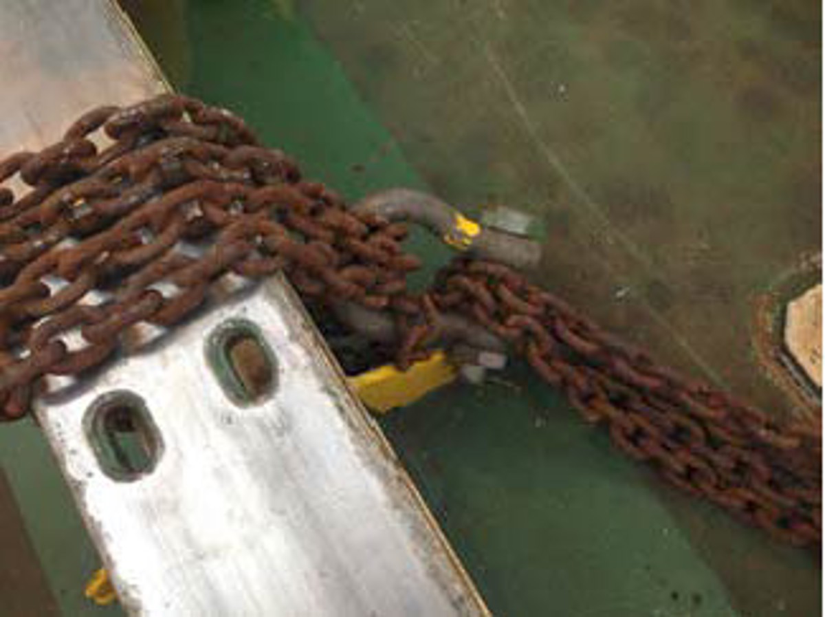 IMCA SF: Near-miss: Safe use of chains in rigging Imcasf01 15 Image3 reconstruction of how the chains were rigged