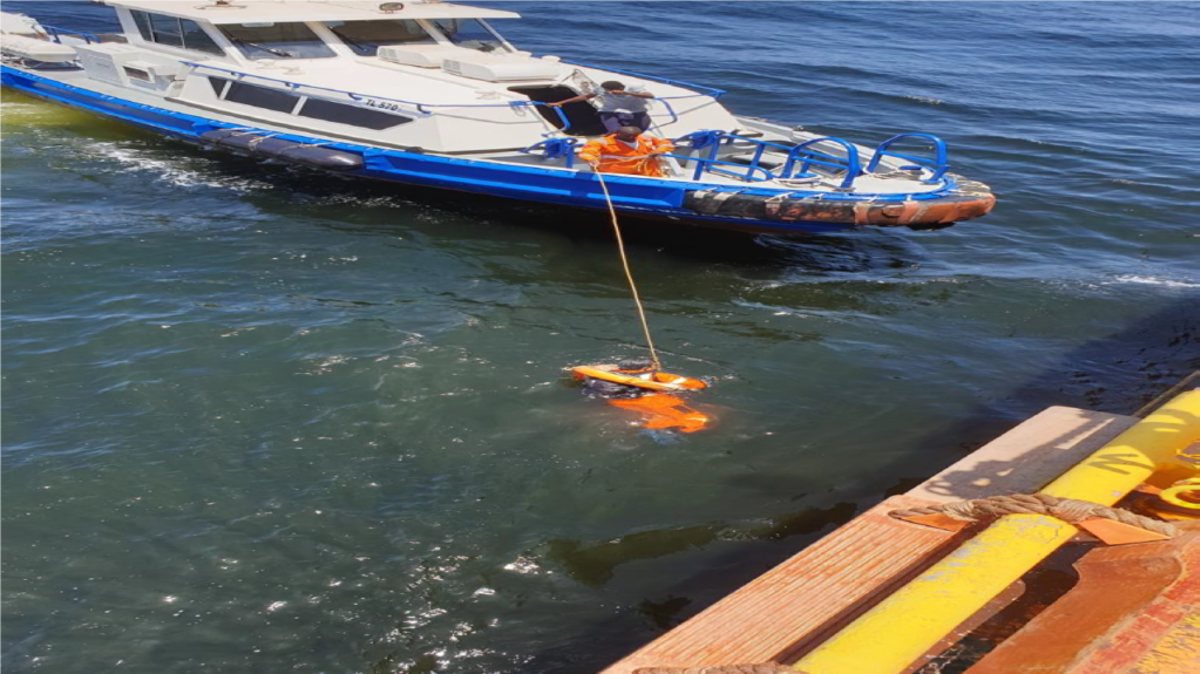 The technician lost his balance and fell into the water from a height of approximately 1.0 to 1.2 metres.  He was not wearing a lifejacket.