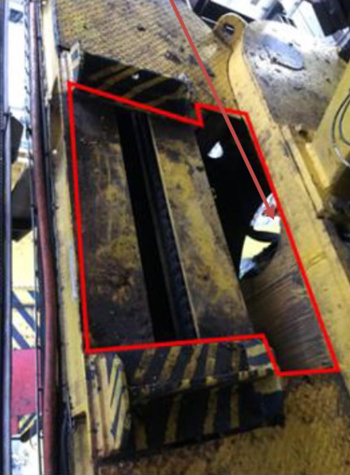 IMCA SF Dropped object – Steel deck plate falls from pipelay tower Initial location of steel plate before fall: pink line showing no support bracket installed for forward section of deck plate