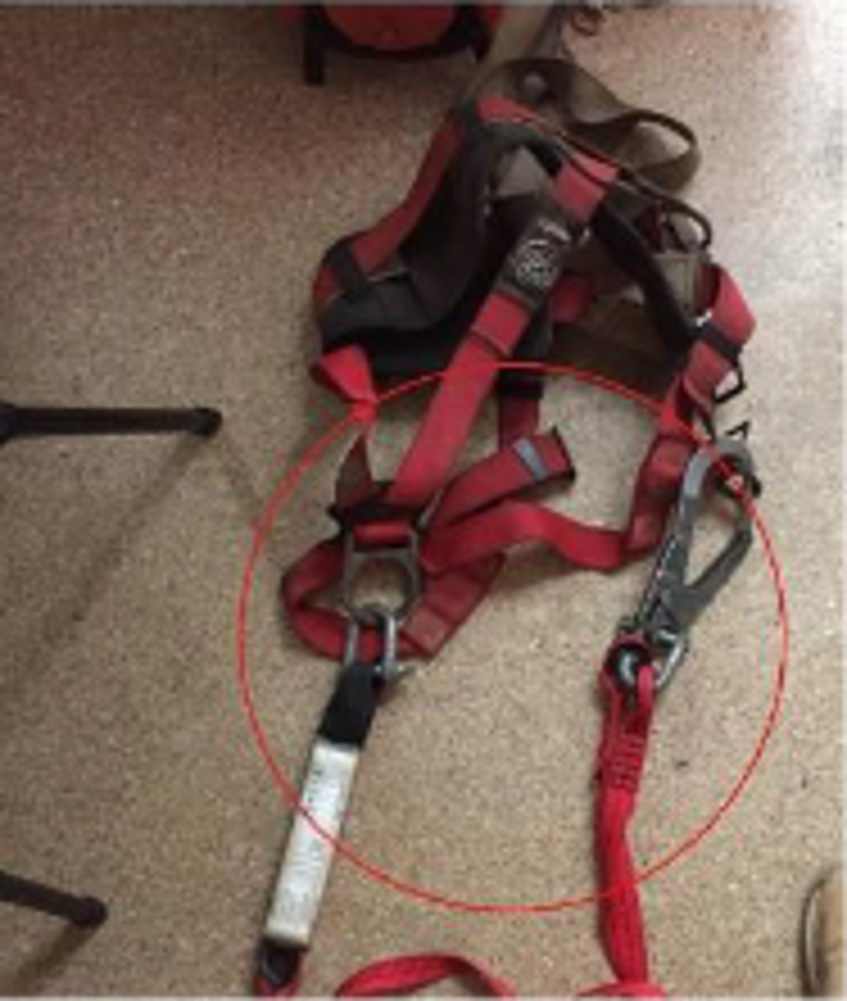 IMCA SF Two incidents relating to the condition of personal protective equipment During a barge inspection, a third-party owned safety harness was found inside a container, without manufacturer’s tag and with cargo D-shackles on the lanyard instead of proper carabiners