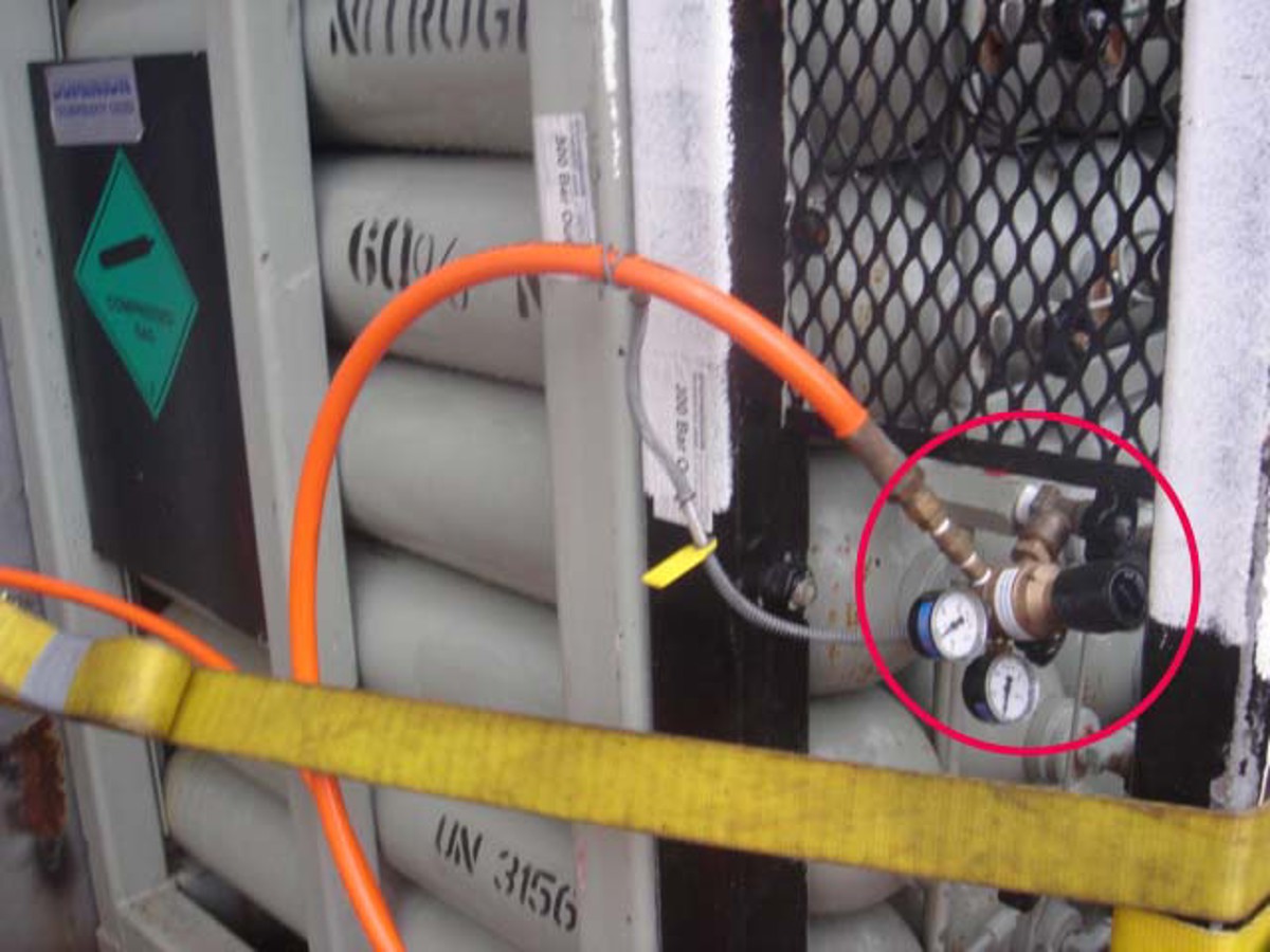HP charging hose from supply quad used for decanting (king valve and regulator on quad circled)