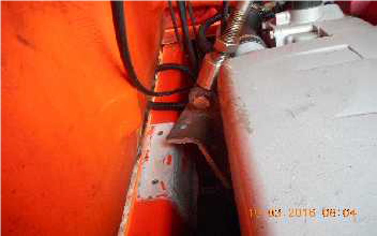 Showing failed starboard load bearing member
