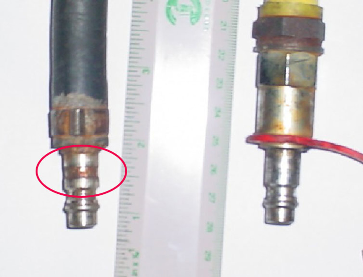 Both ‘male’ connectors. Both ‘female’ connections look identical superficially. Groove present on left (circled), but not obvious on a cursory examination