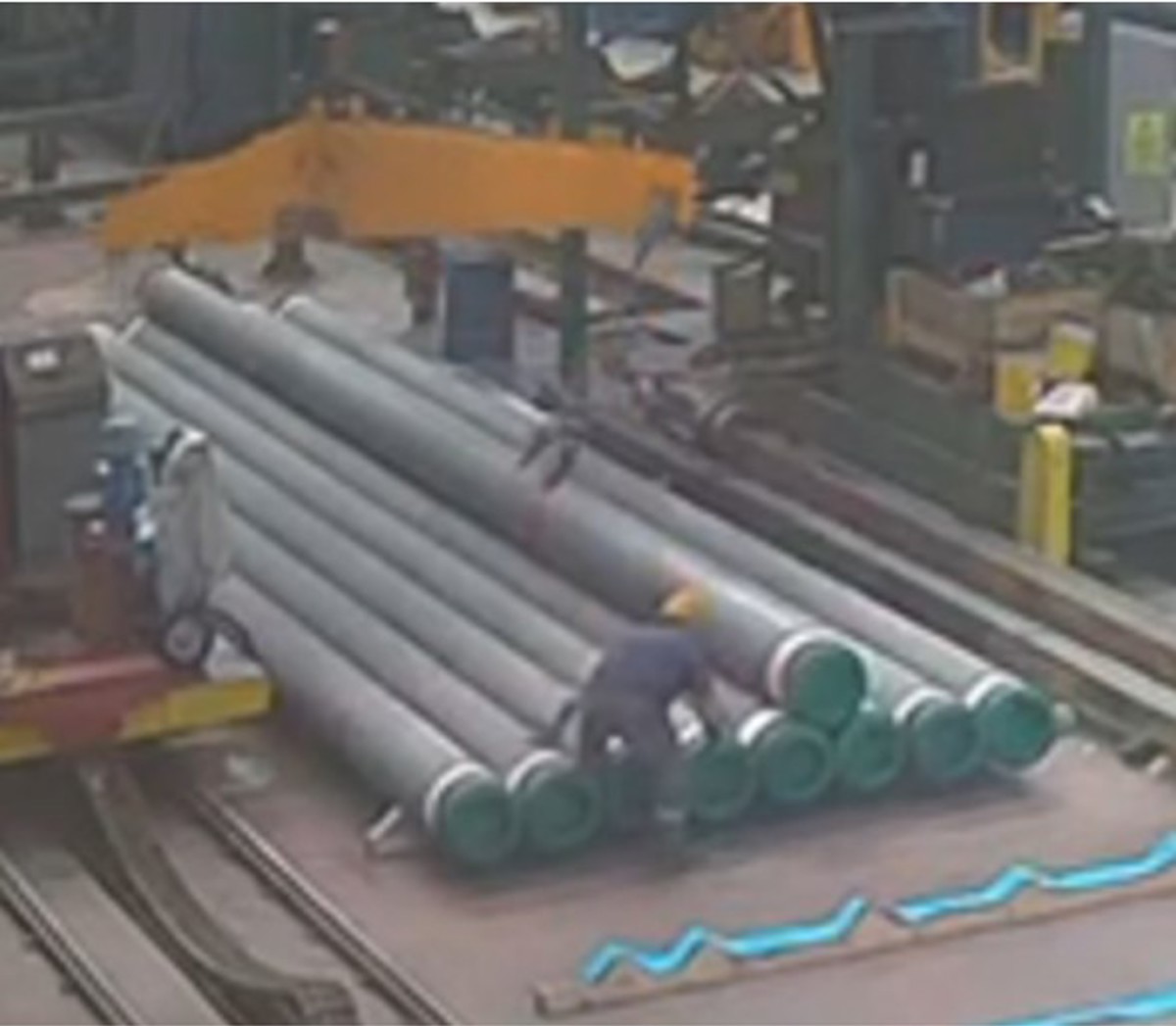 Crew left foot trapped between pipes
