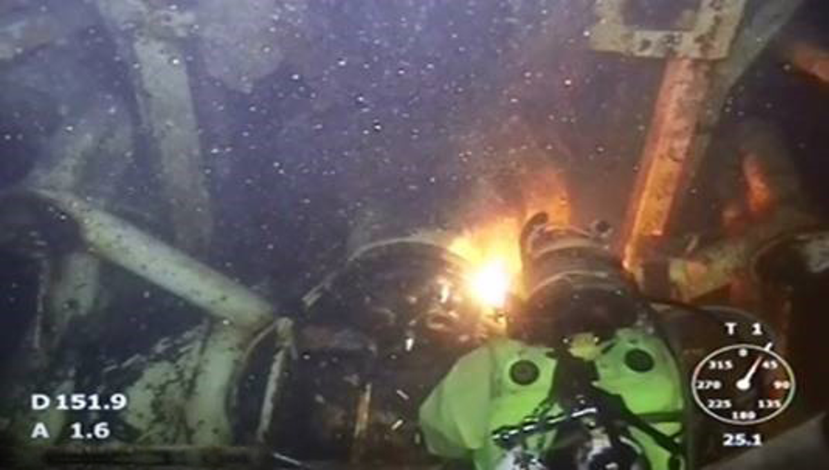 Divers position at the moment of the suspected blowback